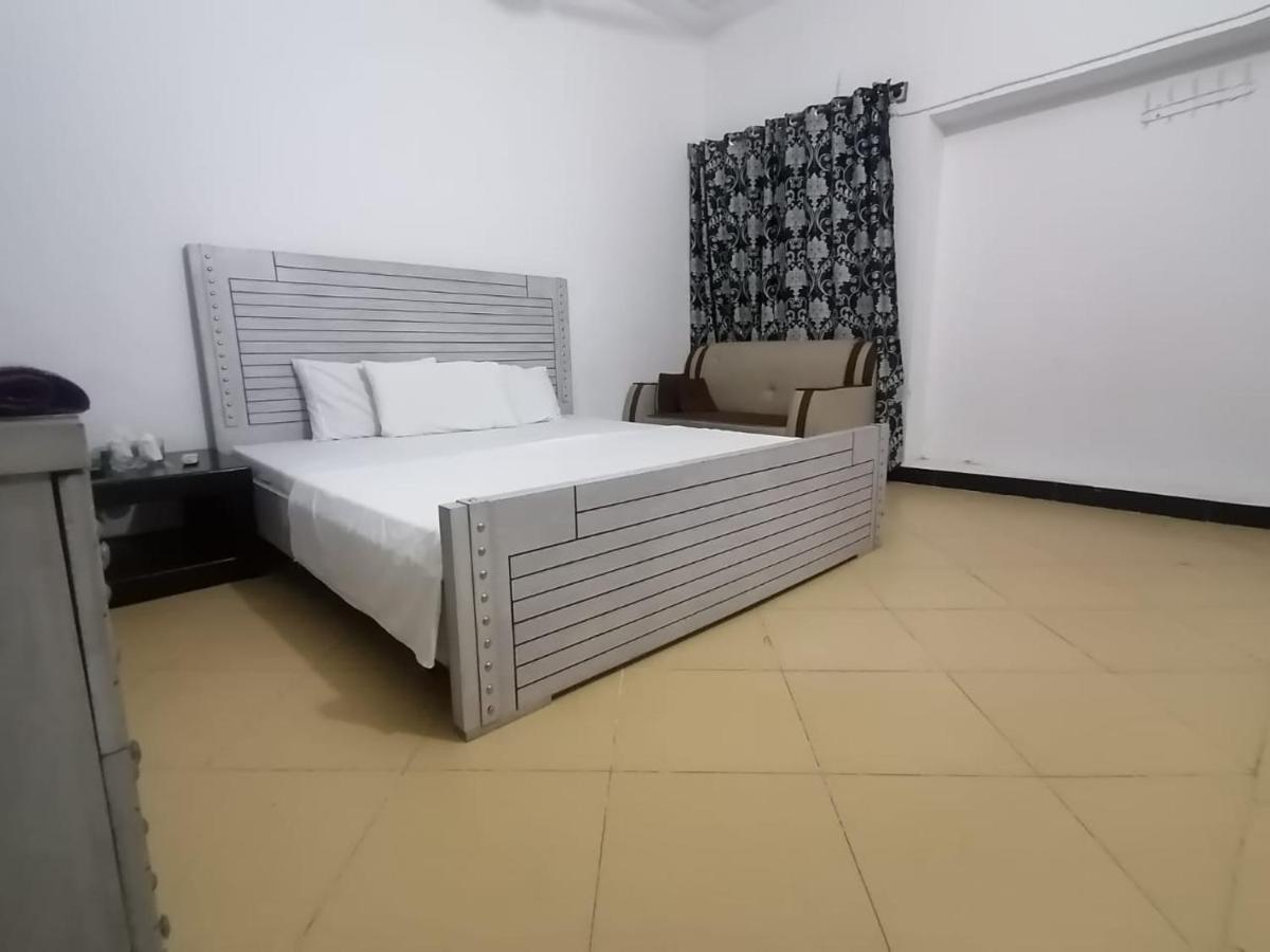 Lux Lounge Guest House Islamabad Exterior foto